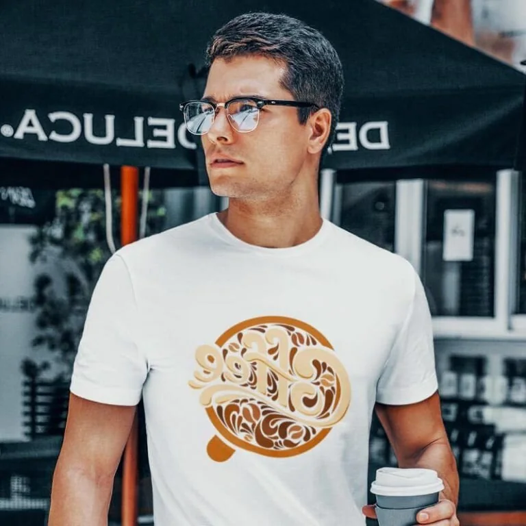 Bedrukt T-shirt als productvoorbeeld voor een sample van Printify